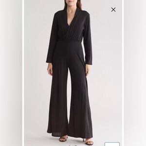 NWT- GO COUTURE Surplice V-Neck Long Sleeve Jumpsuit, Black, Size Medium